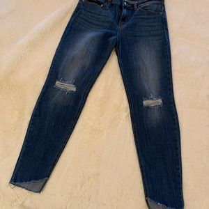 id : 23 Distressed Jeans size 29